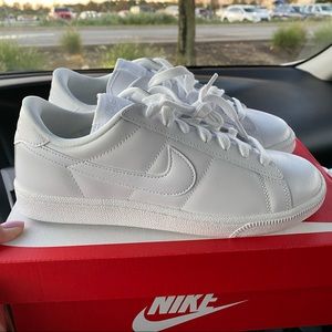 NEW Nike Tennis Classic Sneakers